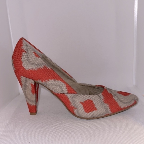 Anthropologie Seychelles Delightful Orange and Grey Ikat Print Heels Size 7- NWT - Picture 7 of 11